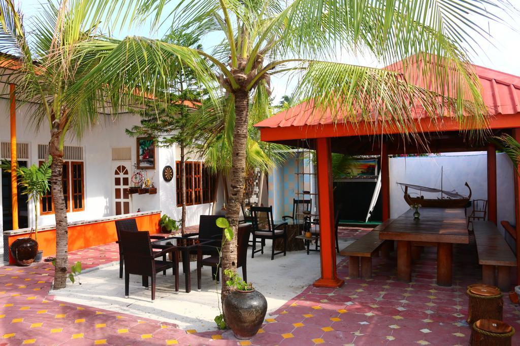 Natural Surf House Albergue Himmafushi Exterior foto