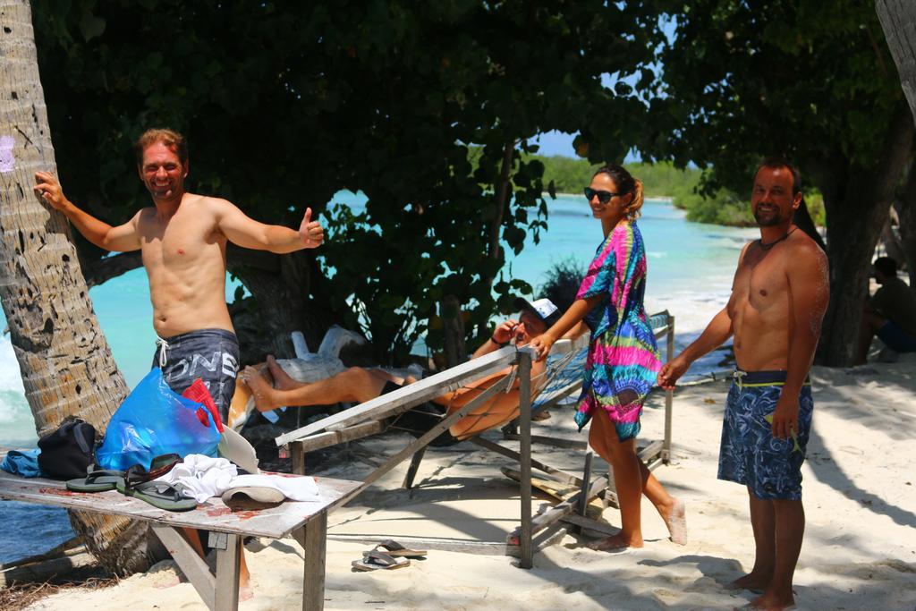 Natural Surf House Albergue Himmafushi Exterior foto